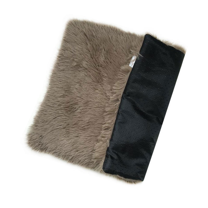 Brown Plush Pet Mat for Dogs and Cats – 70x100cm, Anti-Slip, Warm and Cozy for Autumn and Winter